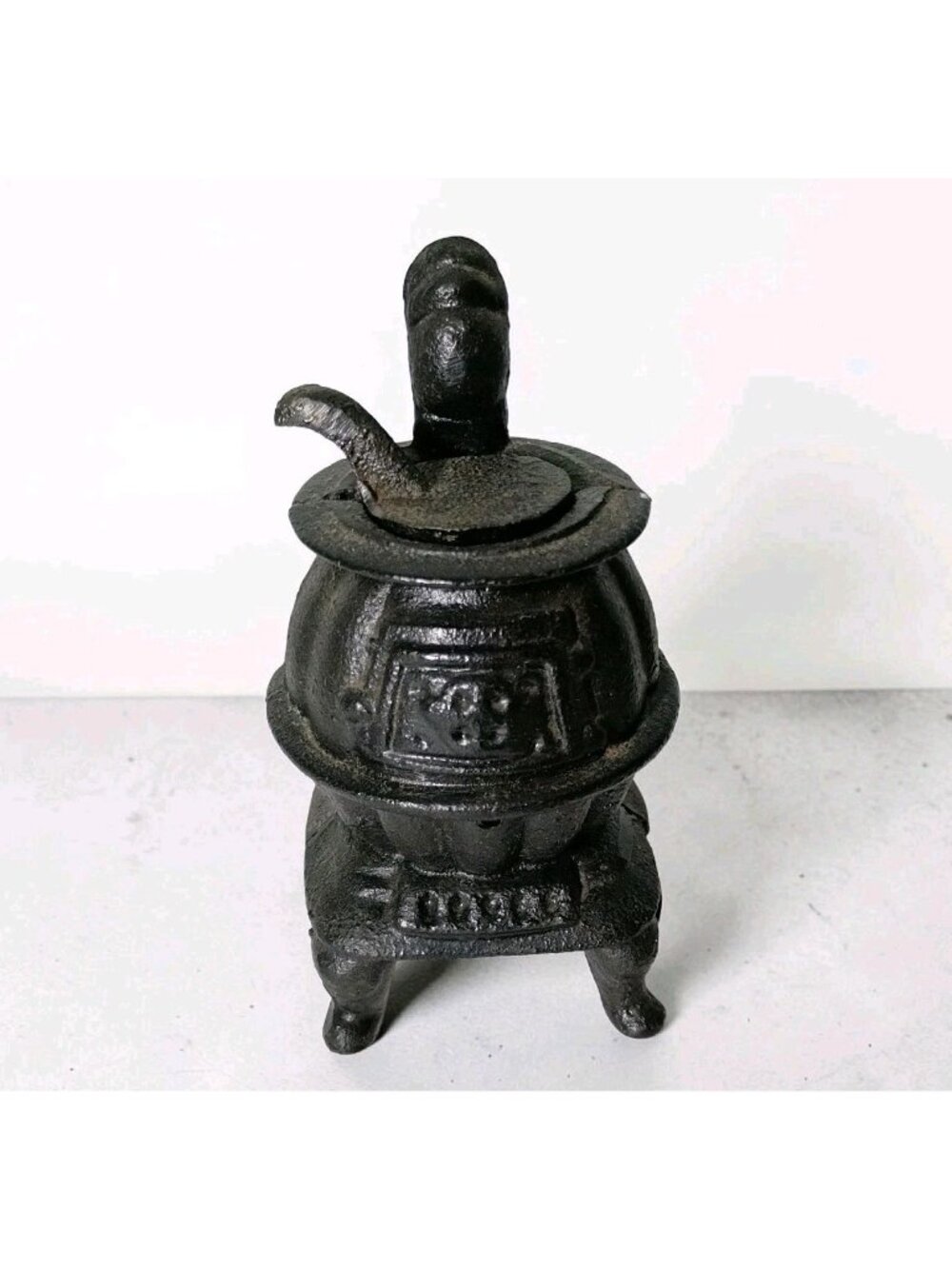 Vintage Miniature Cast Iron Potbelly Stove Taiwan Country Decor Doll 4.75" READ